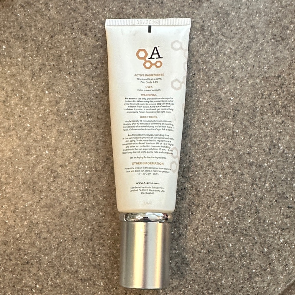 Alastin HydraTint Pro Mineral Sunscreen - Picture 3 of 4